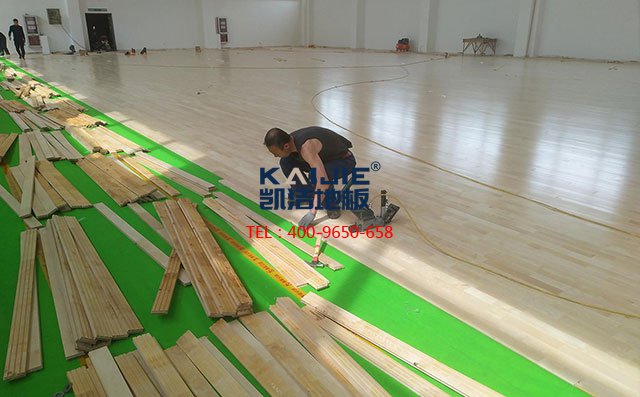 籃球館專(zhuān)用體育運(yùn)動(dòng)木地板安裝——?jiǎng)P潔體育木地板