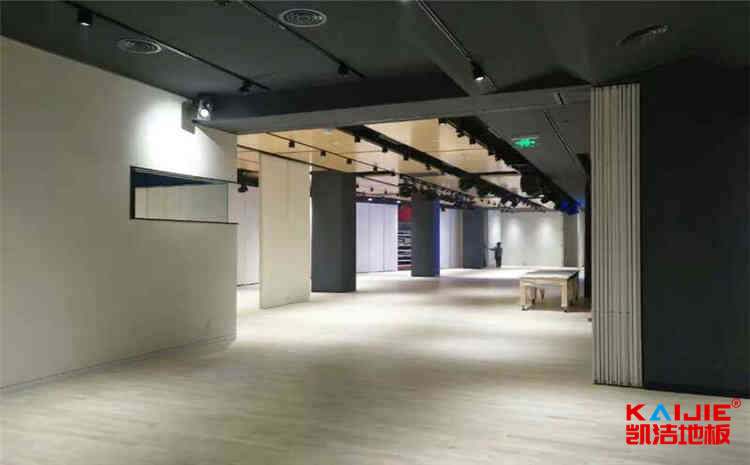20厚木地板籃球館多少錢一平米？