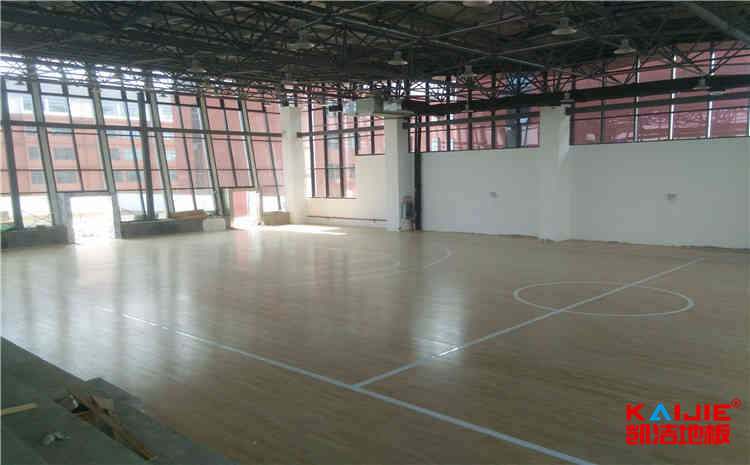 學(xué)校籃球館地板施工