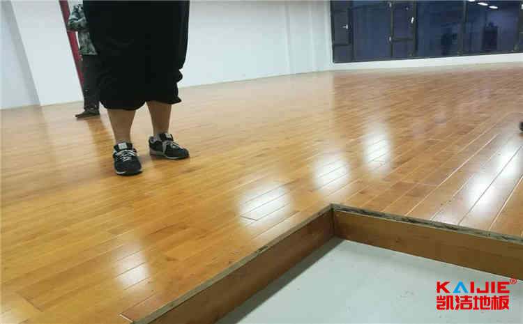 室內(nèi)體育場(chǎng)木地板公司